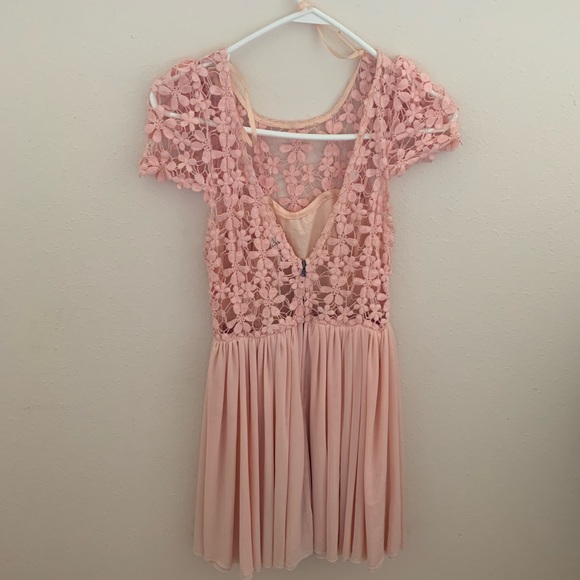 Pink lace floral dress - Picture 3 of 3